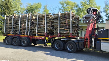 Palivové dřevo doprava do s skladu