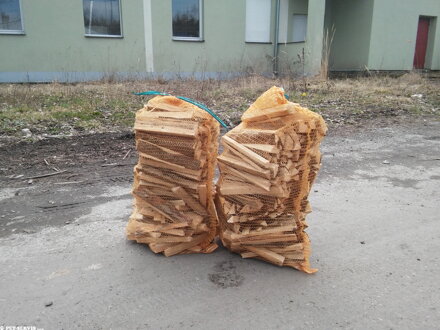 Palivové dřevo smrkové třísky na podpal objem pytle 50 litrů. vyprodáno